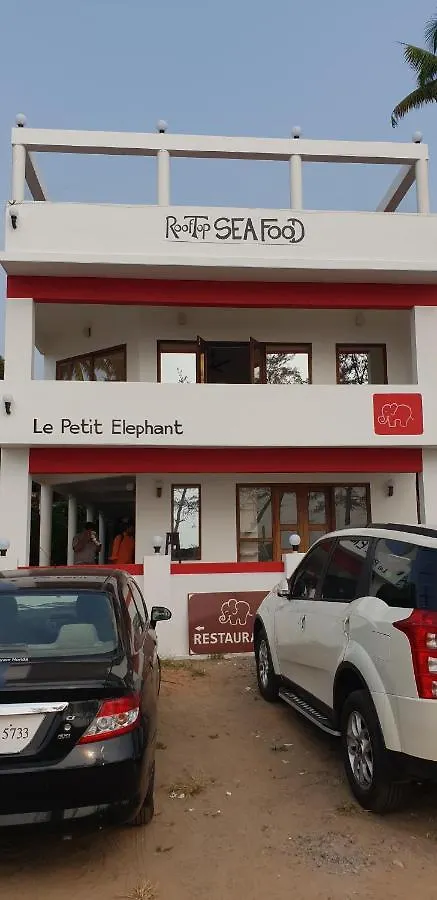 Hotel Petit Elephant Cherai Beach